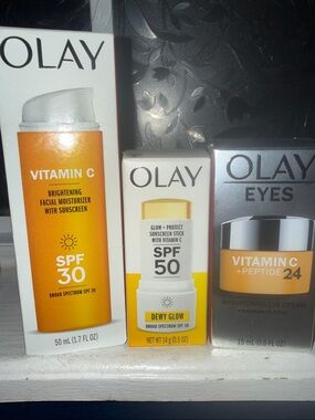 OLAY Vitamin C Skincare Set with Yellow-Orange Accents